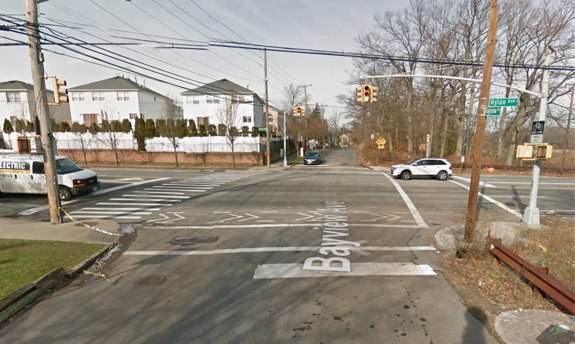 A motorist waits to make a left turn from Hylan Boulevard onto Bayview Avenue, the same turn taken by the driver who struck and killed Jenna Daniels on Saturday afternoon. NYPD blamed Daniels for the collision. Image: Google Maps