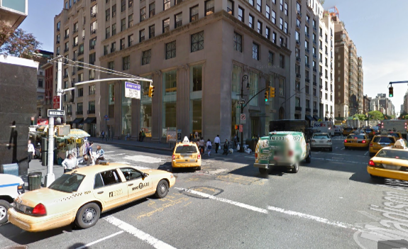 Cab drivers turn onto 60th Street from left turn lane on Madison Avenue. Image: Google Maps