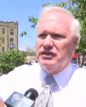 State Senator Tony Avella thinks making a fast left turn off Northern Boulevard is more important than adding plaza space. Image: NY1