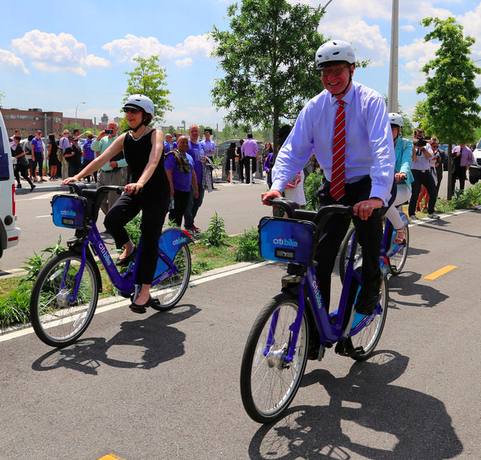 Let the good times roll: DOT Commissioner Polly Trottenberg, left, and Motivate CEO Jay Walder, right. Photo: NYC DOT/Flickr