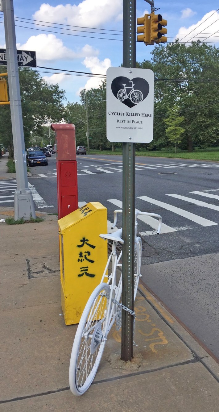 Robert Sommer's ghost bike before it was removed.