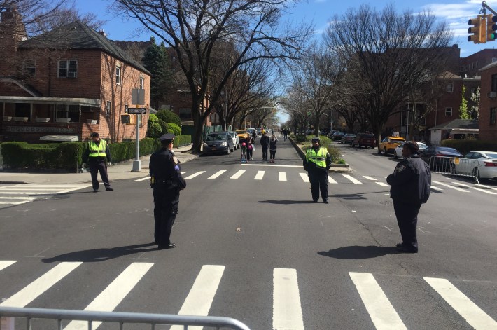 Gov. Cuomo and Mayor de Blasio should create more open streets like this — minus the cops.