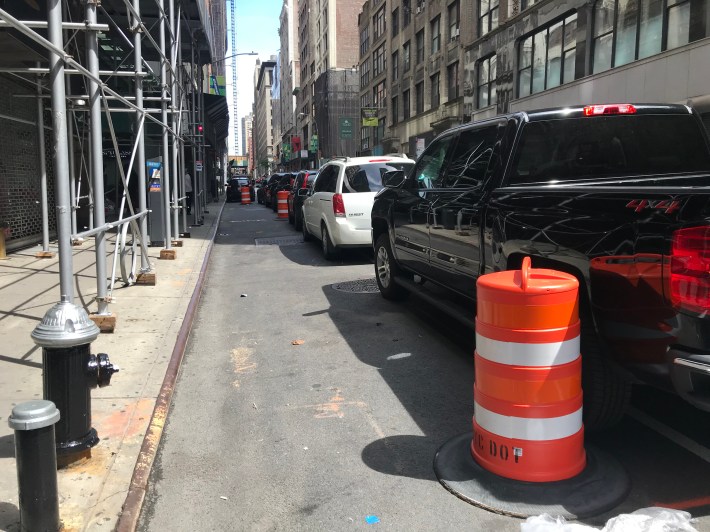 The bike lane design actually working for a short stretch on 38th Street between Fifth Avenue and Sixth Avenue. Photo: Dave Colon