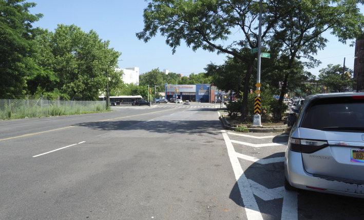 Looking north on East 177th Street and Devoe Avenue. The fenced-off green space on the left is owned by NYSDOT and is set to be incorporated into the plan for a safe path for cyclists and pedestrians. It now sits vacant.