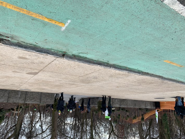 Notice there's no curb cut to encourage cyclists to enter Prospect Park. Photo: Gersh Kuntzman