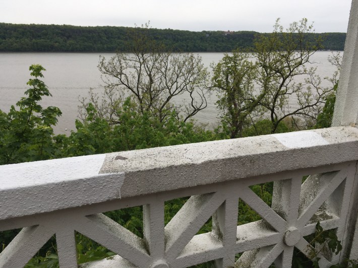 "Inspiration Point": The view from the Colonnade on the Hudson River Greenway. Photo: Eve Kessler