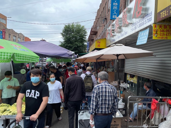 A packed sidewalk on Eighth Avenue between 56th Street and 57th Street in Sunset Park. Photo: Dave Colon
