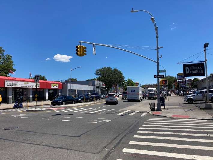 The mess of Northern Boulevard at 74th Street. Photo: Julianne Cuba