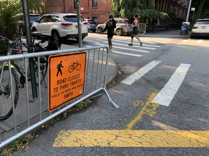 Gates on Willoughby Avenue were still not deployed at 8:50! Photo: Gersh Kuntzman
