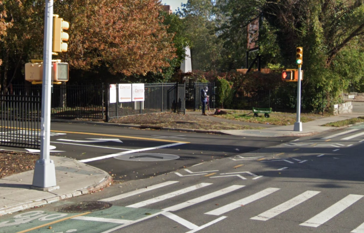 Vernon Boulevard near 10th Street in Astoria — at the entrance to a private parking lot and adjacent to a park and waterfront bike route. Photo: google Street view