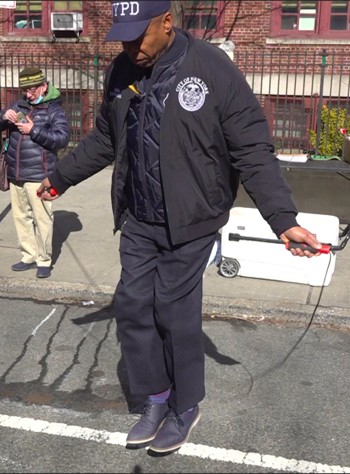 The mayor showed off his jump rope skills. Photo: Clarence Eckerson Jr.