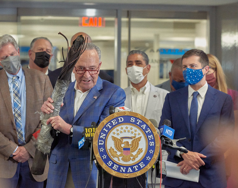 Sen. Chuck Schumer showed off corroded wires from the 100-year-old rail tunnels under the Hudson River. File photo: Christopher Leaman