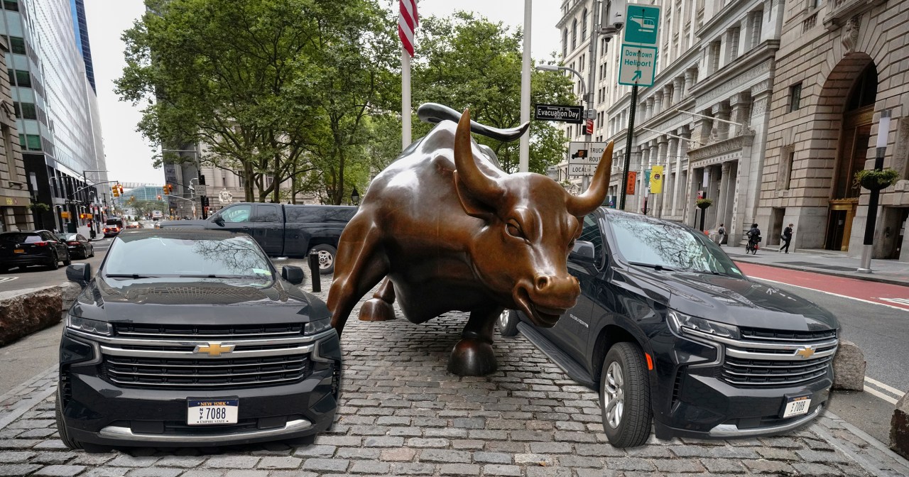 Here's the Charging Bull sculpture. Photo: Streetsblog Photoshop Desk