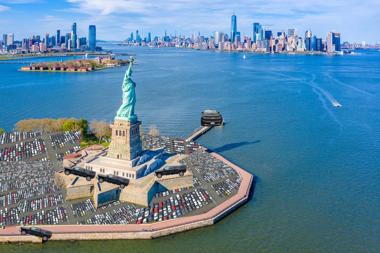 Why not visit the Statue of Liberty — once the feds build a bridge. Photo: Streetsblog Photoshop Desk