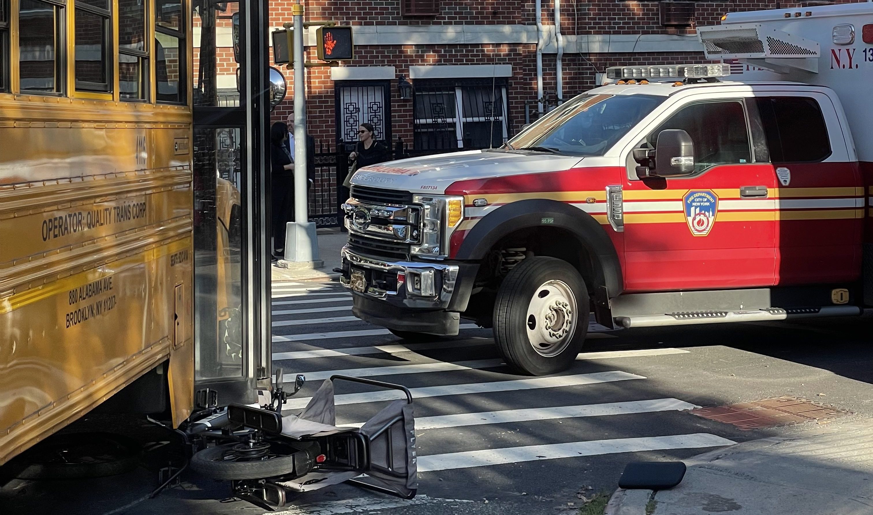 校车司机在布鲁克林主要学校自行车路线上撞到骑车人，造成3人受伤-《纽约市街道新闻》