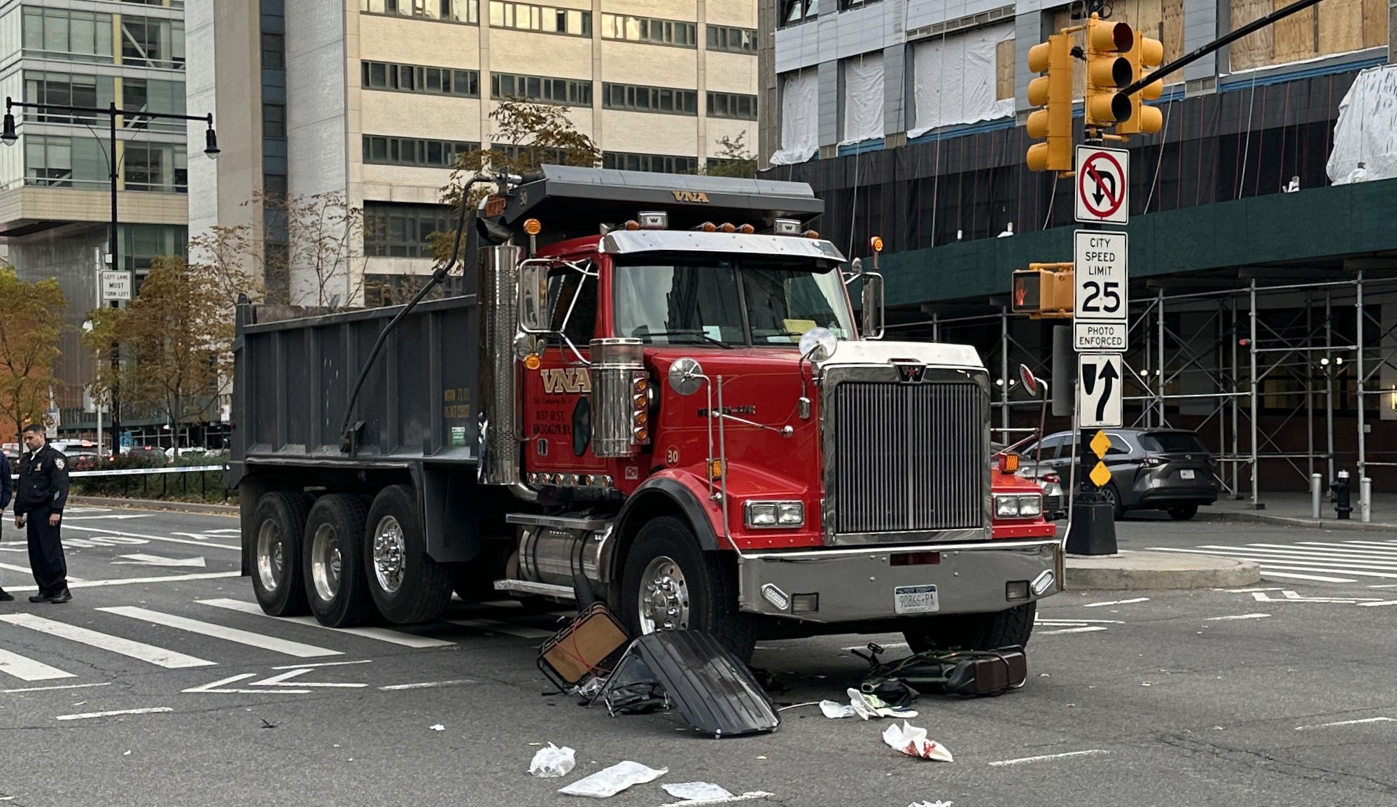 突发：自行车骑手在布鲁克林市中心被垃圾车司机重伤-《纽约市街景新闻》
