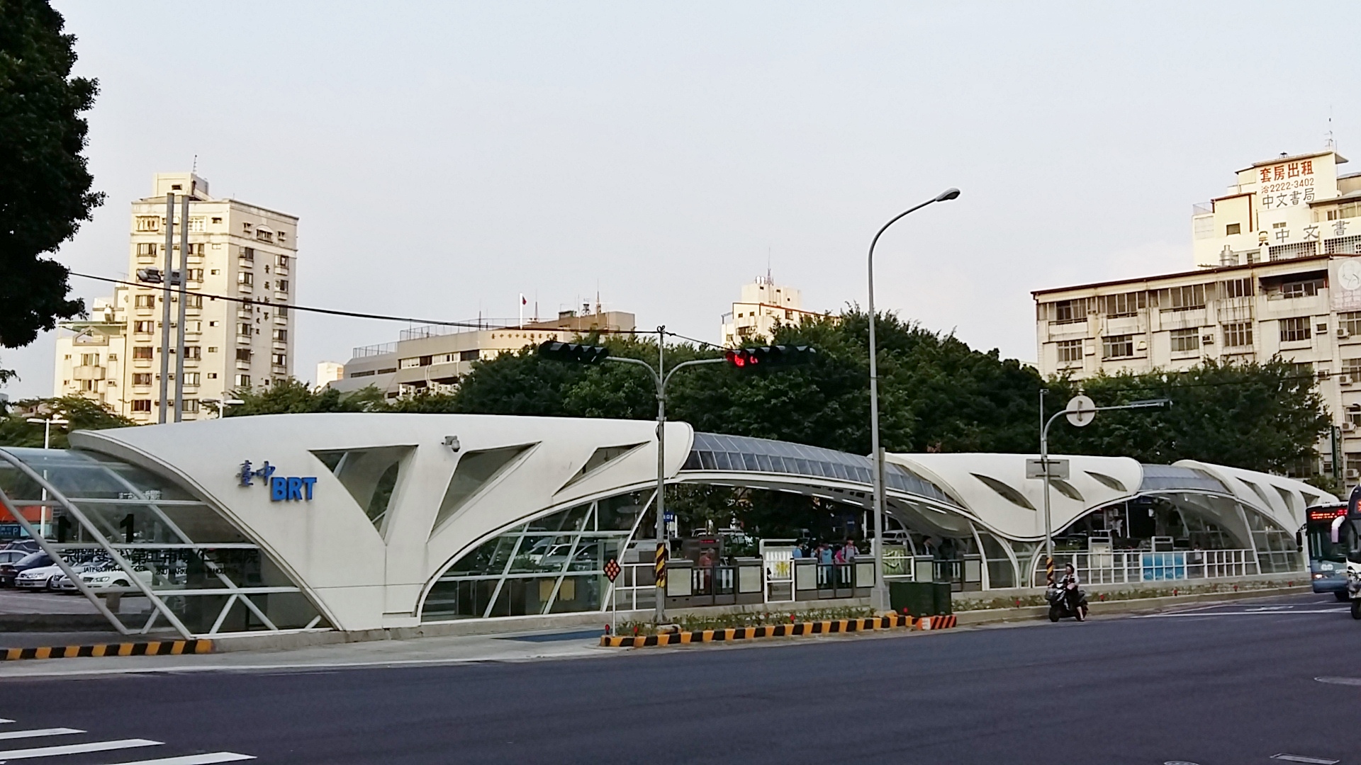 Mamdani's 14th Street Redesign: The Perfect Opportunity For BRT-Style Bus Stations - Streetsblog New York City